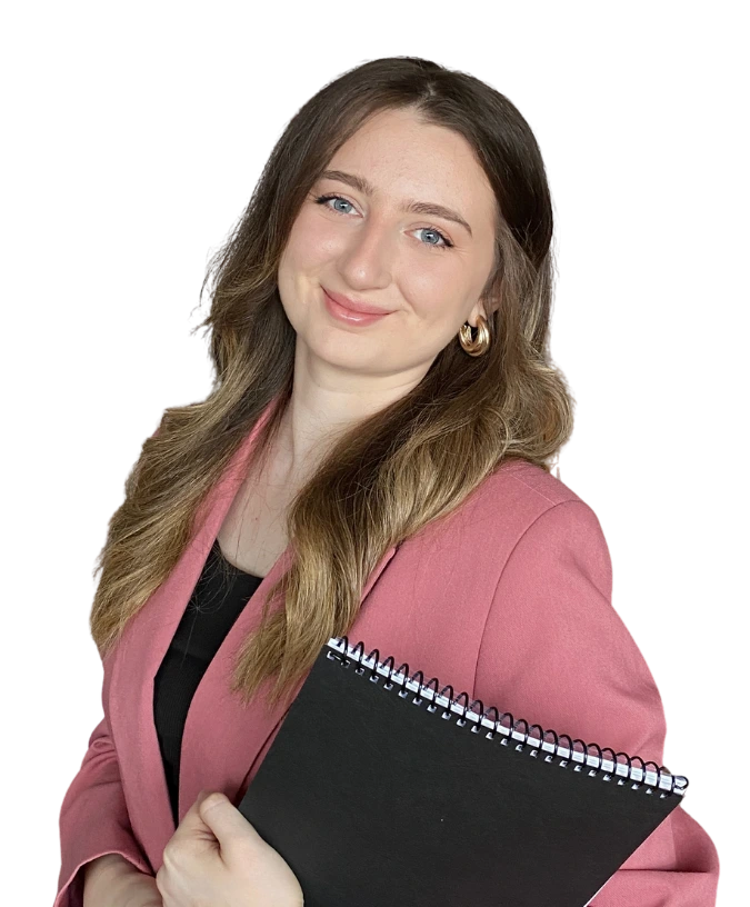 Femeie zâmbind cu dinți frumoși